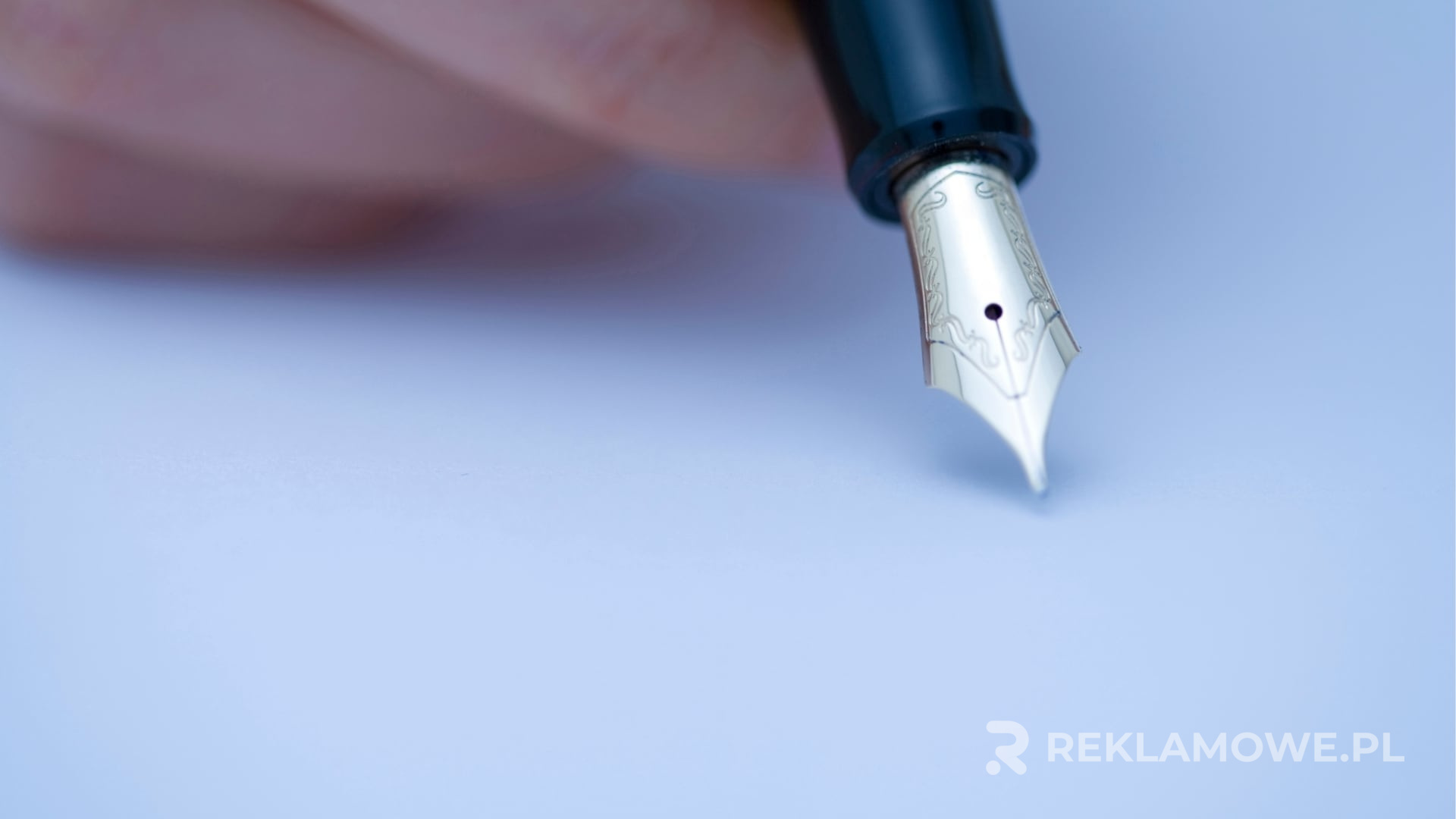 Zdjęcie ilustrujące najnowsze trendy w projektowaniu piór reklamowych w 2024 roku