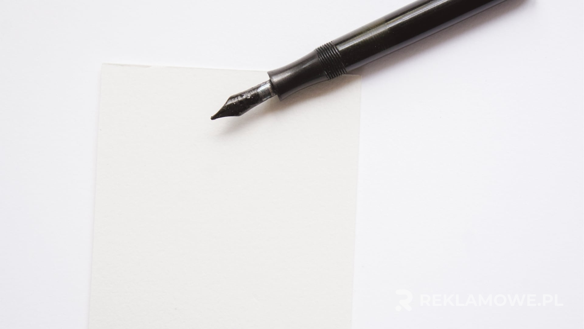 Kolorowe pióra reklamowe wpływające na odbiorców